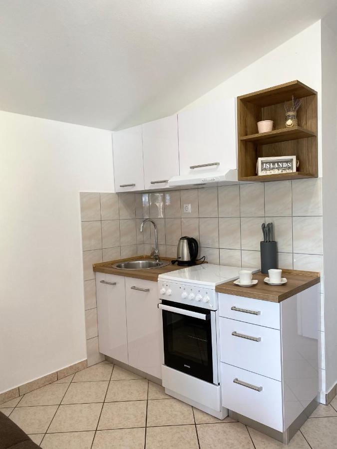 Apartments Lucmar Вир Екстер'єр фото